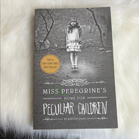 Miss Peregrine's Home for Peculiar Children Book - Picture 1 of 2